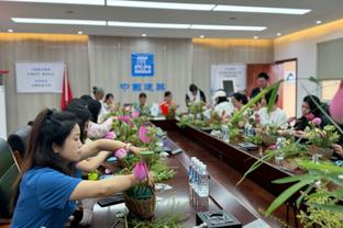 记者：随着大连人解散，参加2010年中乙的10支球队全部消亡